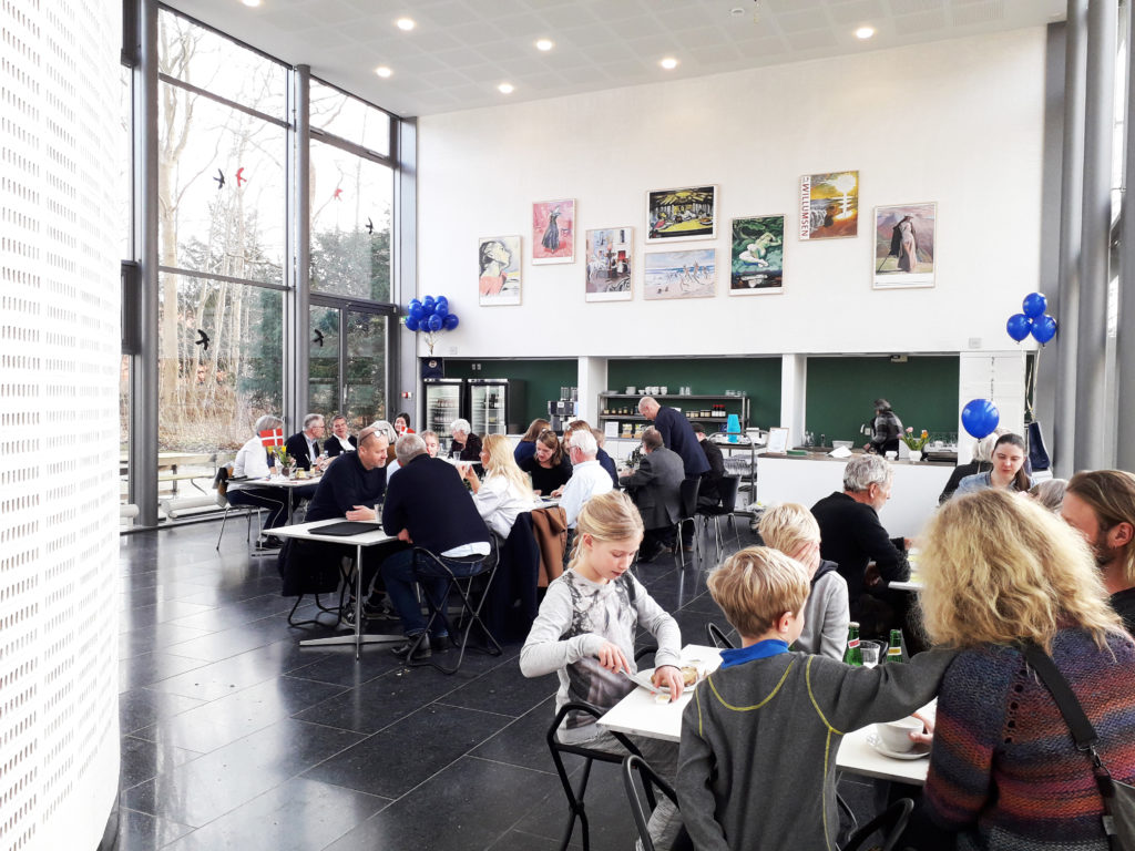 Fællesspisning i Café Ferdinand